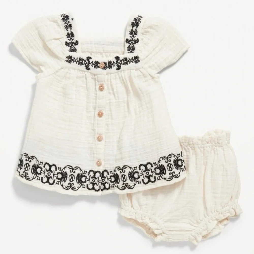 Flutter-Sleeve Baby Outfit with Black Embroidery